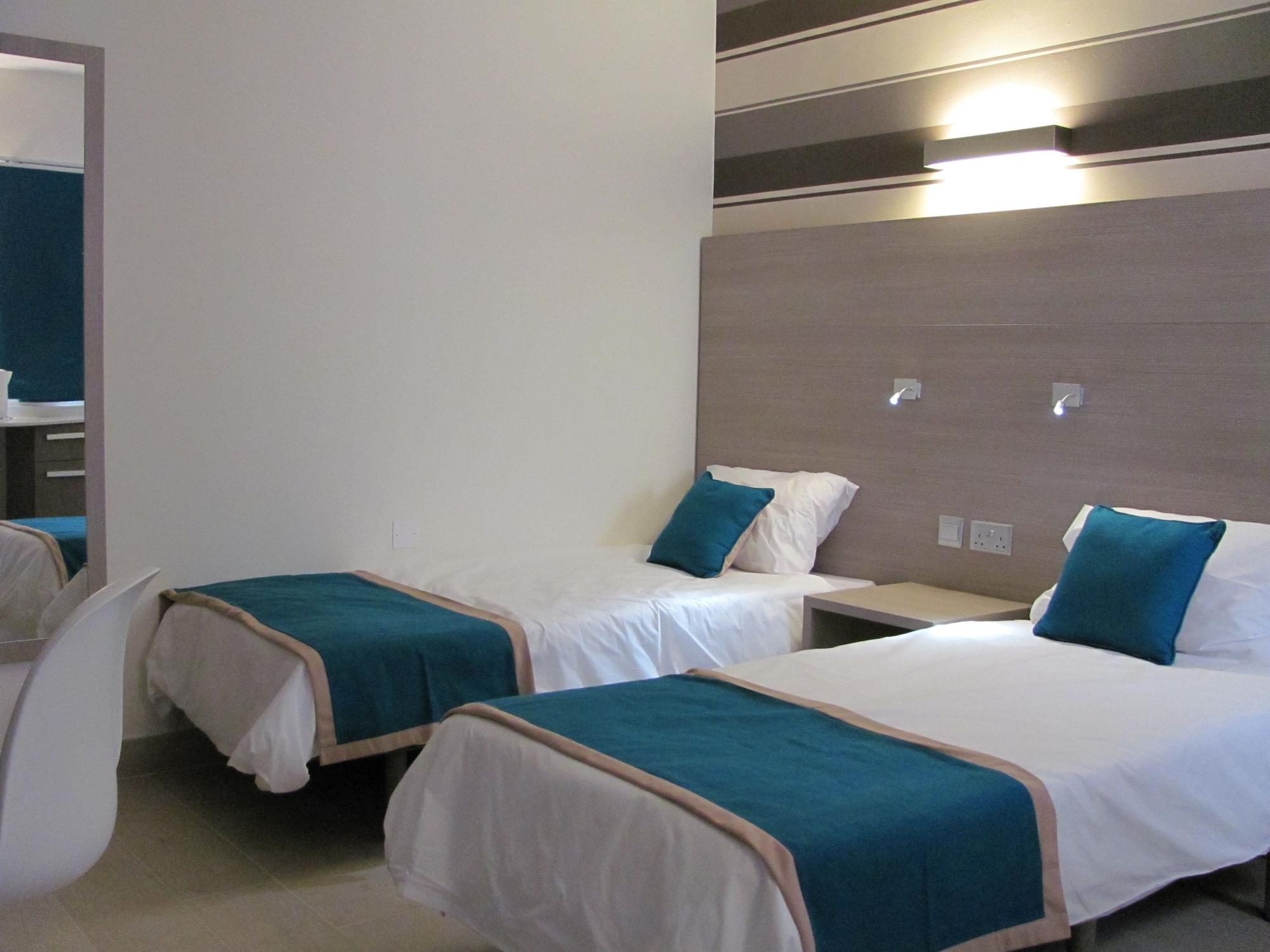 Day'S Inn Hotel And Residence Слима Екстериор снимка
