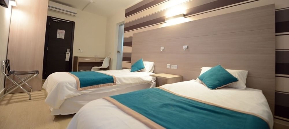 Day'S Inn Hotel And Residence Слима Екстериор снимка