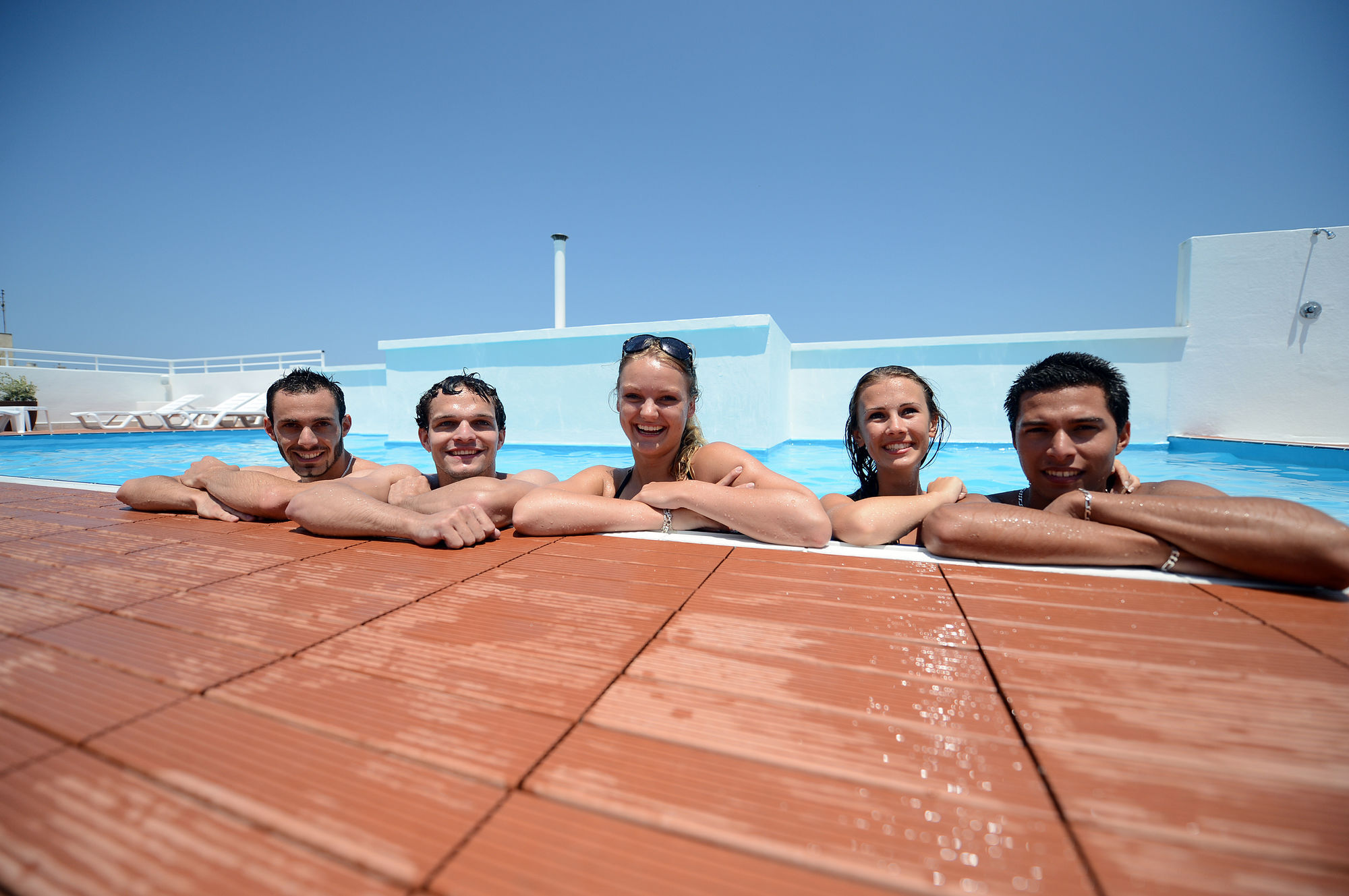 Day'S Inn Hotel And Residence Слима Екстериор снимка